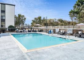 Hampton Inn Auburn 5