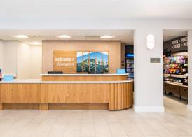 Hampton Inn & Suites Redding 3