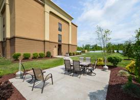 Hampton Inn Utica 2