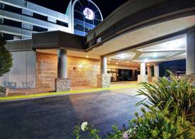 DoubleTree by Hilton Pleasanton at the Club 3