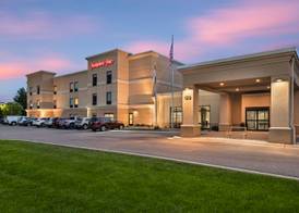 Hampton Inn Fairmont 2