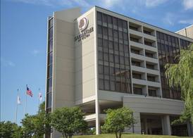 DoubleTree by Hilton Chicago - Oak Brook 2