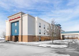 Hampton Inn & Suites New Castle 2