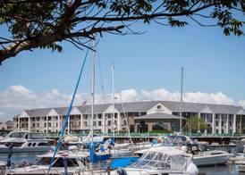 DoubleTree by Hilton Racine Harbourwalk 5