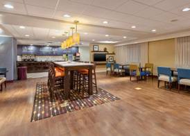 Hampton Inn Waterbury 4