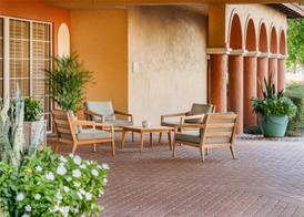 Inn of Naples, Tapestry Collection by Hilton 3