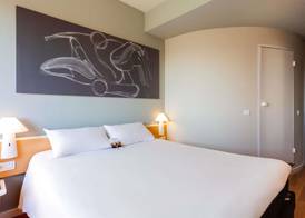 Ibis Elche 5