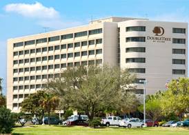 DoubleTree by Hilton Houston Hobby Airport 2