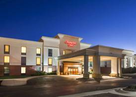 Hampton Inn Dubuque 2