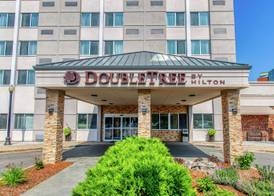 DoubleTree by Hilton Neenah 3