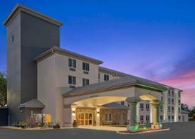 Spark by Hilton Orlando near SeaWorld 2