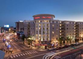 Hampton Inn & Suites Memphis-Beale Street 2