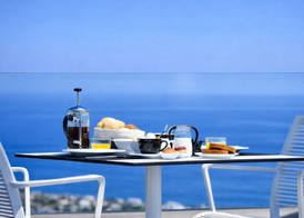 Hotiday Santorini Oia 2