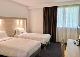 Kyriad Nemours 5