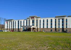 Hampton Inn & Suites Albany-East Greenbush, NY 4