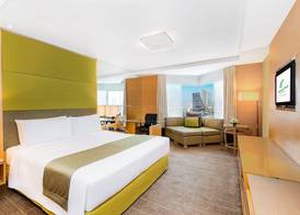 Holiday Inn BANGKOK SILOM by IHG 2