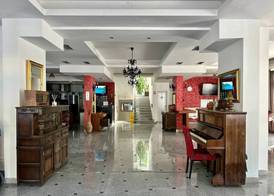 WEST GATE free parking & wi-fi 4