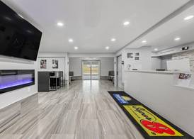 Super 8 by Wyndham Texas City - Galveston Area 3