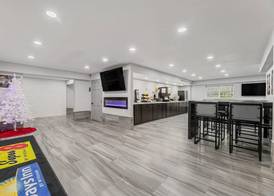 Super 8 by Wyndham Texas City - Galveston Area 4