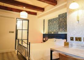 Fourteen Guesthouse 5
