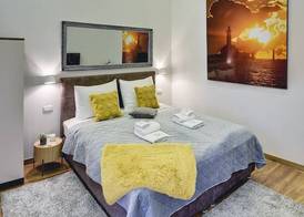 D&A Central Luxury Apartments with FREE Parking 2