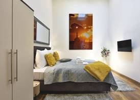 D&A Central Luxury Apartments with FREE Parking 3