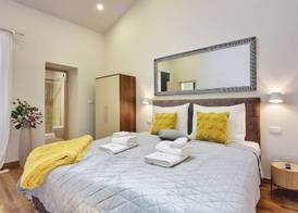 D&A Central Luxury Apartments with FREE Parking 4