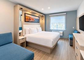 La Quinta Inn and Suites by Wyndham Torrance Redondo Beach 2
