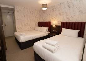 Heathrow Slough Hotel & Suites 4
