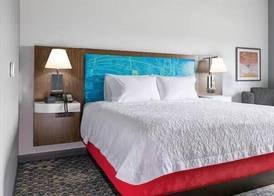 Hampton Inn By Hilton Marion 2