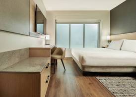 Hyatt Place JFK Airport 3