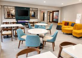 La Quinta Inn & Suites by Wyndham Auburn Hills / Detroit 2
