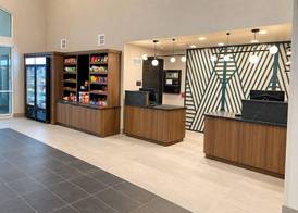 La Quinta Inn & Suites by Wyndham Auburn Hills / Detroit 3