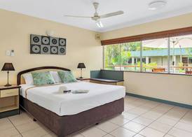 Bay Village Tropical Retreat 3