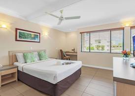 Bay Village Tropical Retreat 4