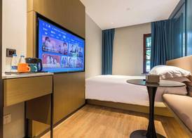 Jinglai Hotel (Shanghai Bund East Nanjing Road Pedestrian Street) 3