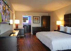 Boardwalk Suites Lafayette 5