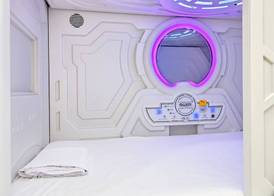 Min hostel capsules FREE Towels & Luggage Storage 2