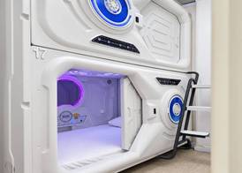 Min hostel capsules FREE Towels & Luggage Storage 3