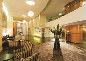 Oaks Brisbane Aurora Suites 2