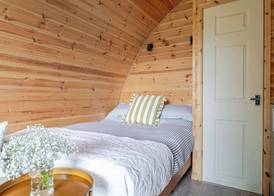 Beautiful and Cosy Garden Pod Saintives 3