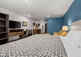 WoodSpring Suites Loves Park - Rockford 5