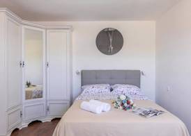 1BR Seafront Apartment Sanja Karlobag 3