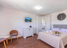 1BR Seafront Apartment Sanja Karlobag 4