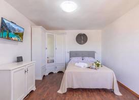 1BR Seafront Apartment Sanja Karlobag 5