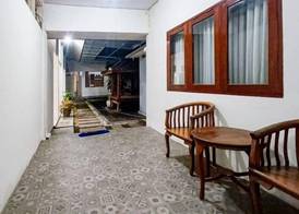 RedDoorz at RRR Guesthouse Mataram 5