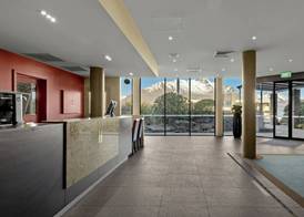 Copthorne Hotel and Apartments Queenstown Lakeview 2