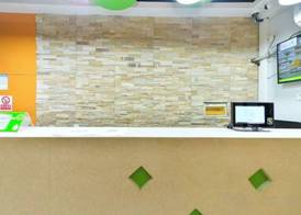 Red House Hotel (Shanghai Red House Hospital Lujiabang Road Subway Station Branch) 2