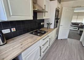 Spacious 3 bed house close to city and shops 4