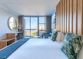 Lagoon Beach Hotel & Spa 3